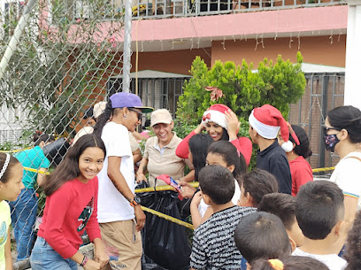 Ciudad Paz, la Olla Rodante y el colectivo de Mujeres del Valle por la Paz entregaron regalos de Navidad a los niños y niñas del barrio La Isla 2